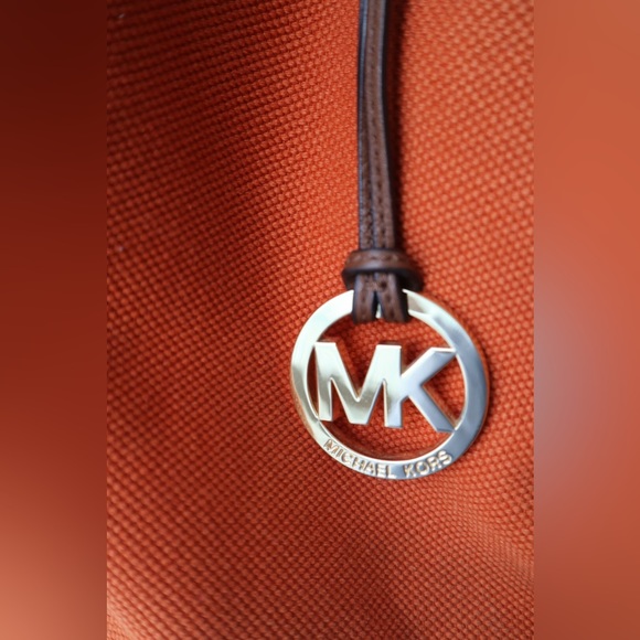 Sale🔥 Michael Kors Bucket Bag - Picture 7 of 13